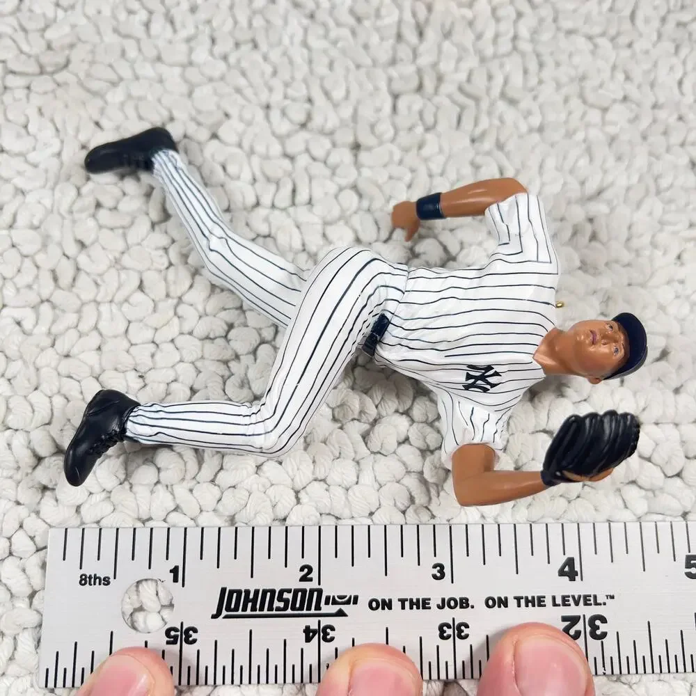 Derek Jeter NY Yankees 2002 Hallmark Keepsake Ornament Handcrafted